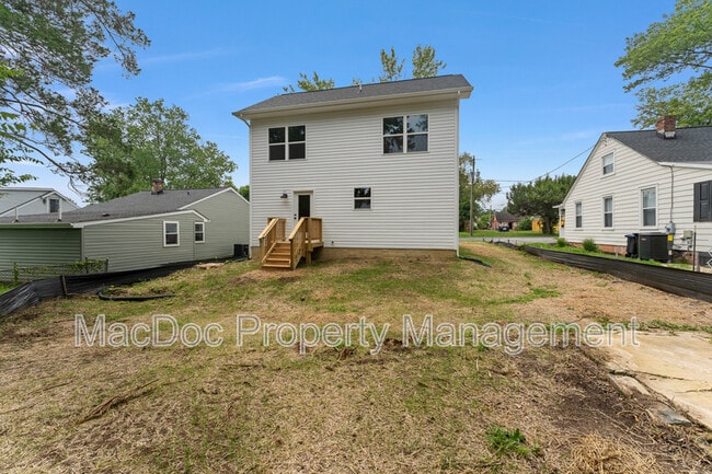 Building Photo - 105 Hillcrest Dr