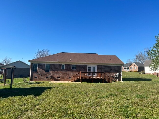 Building Photo - 3 Bedroom 3 Bathroom House with an Office.  Available Now!