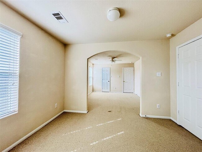 Building Photo - 14851 Fir Knoll Way