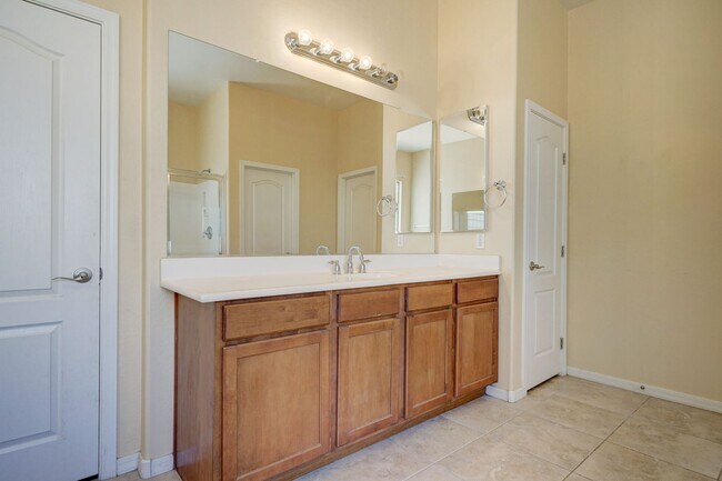 Building Photo - AVAILABLE NOW IN SHAMROCK ESTATES GILBERT!!!