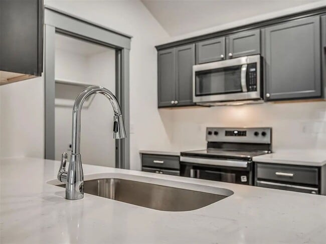 Building Photo - Turnkey 3-Bedroom Home in NW OKC – Perfect for Pets!