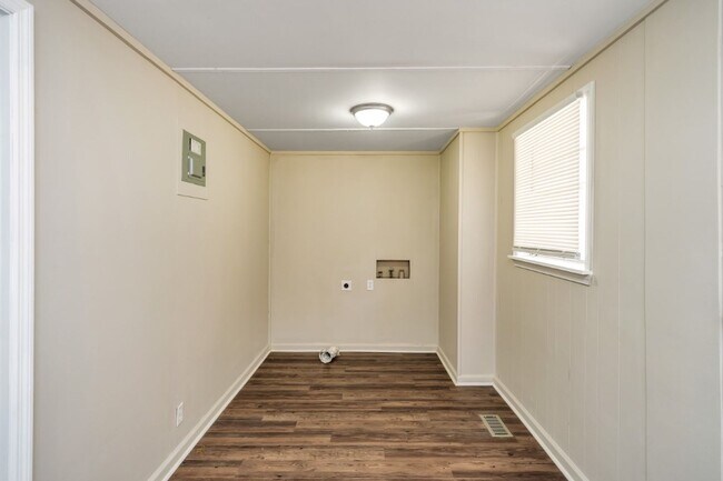 Building Photo - Fully Renovated 2BR Home in Dora, AL — Mod...