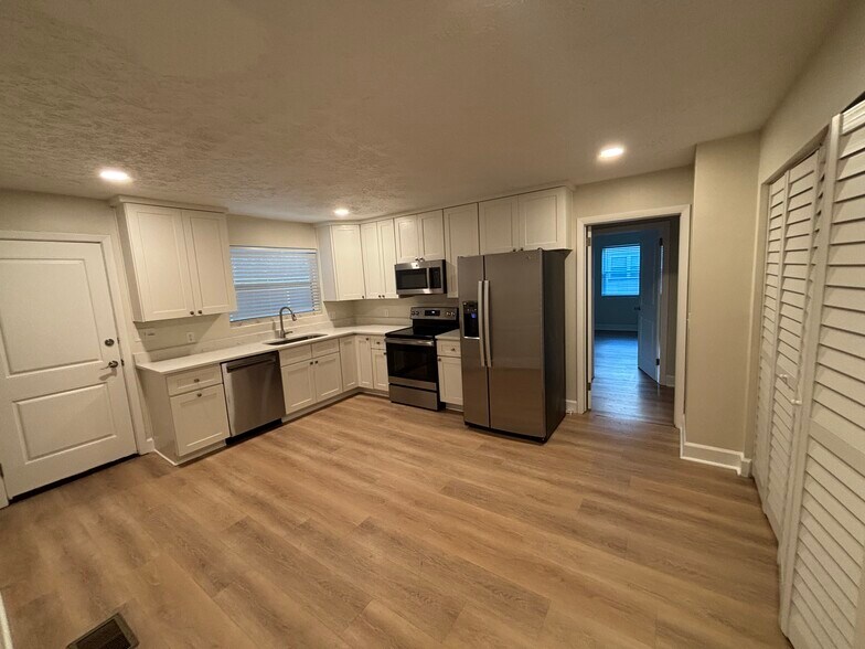 Lots of storage, washer and dryer in unit and dishwasher - 3142 Belden Cir