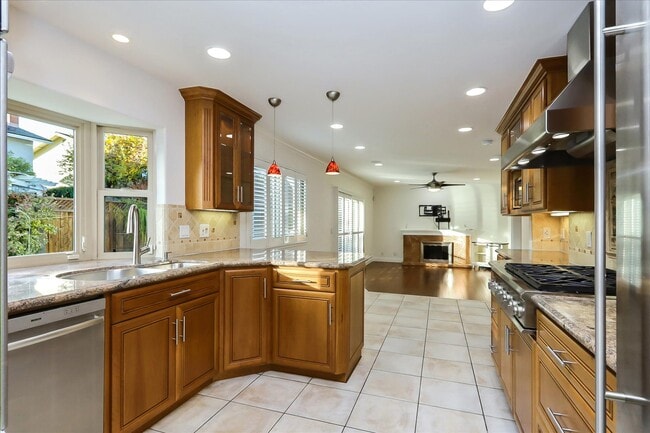 Building Photo - 249 Purple Glen Dr