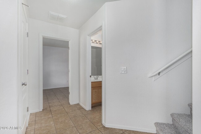 Building Photo - 2261 S Ponderosa Dr