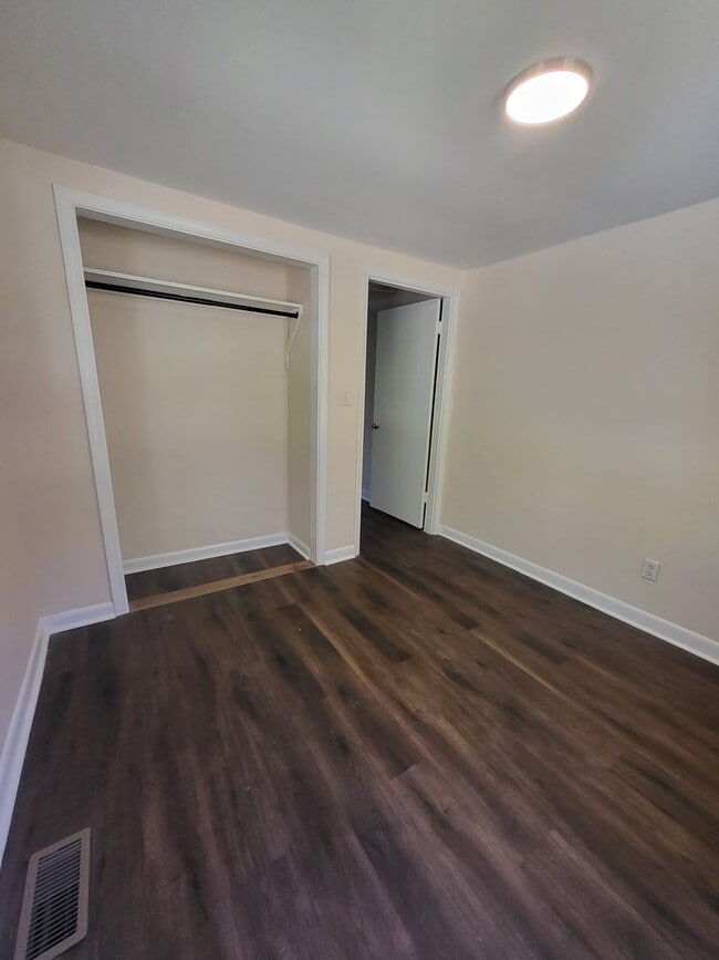 Building Photo - Charming Cottage on the Eastside Available Now