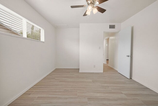 Building Photo - Beautiful Remodeled 3 Bedroom Duplex