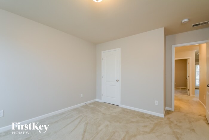 Building Photo - 327 Thornbury St