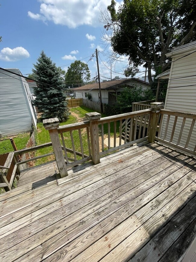 Building Photo - 642 N New St