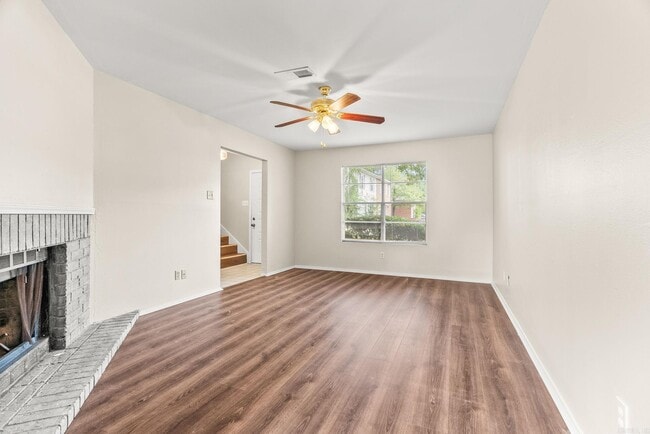 Building Photo - 200 Pine Forest Dr
