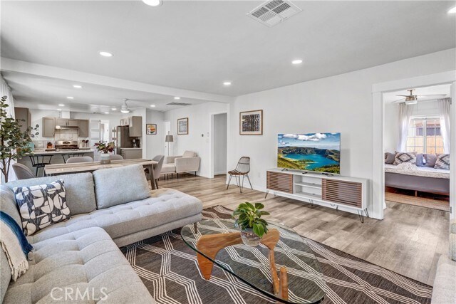 Building Photo - 422 W Bencamp St