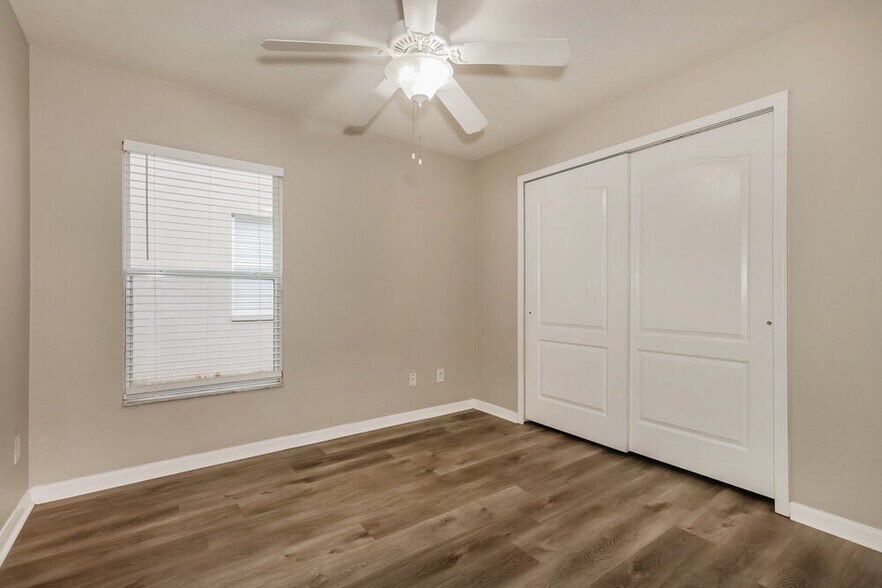 Building Photo - 407 Vine Cliff St