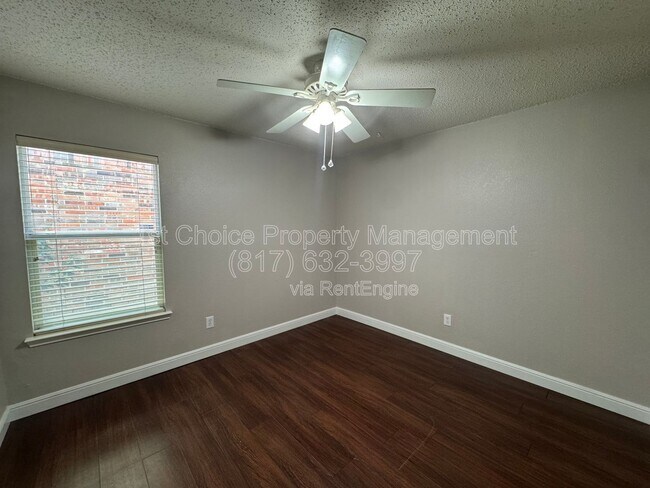 Building Photo - 304 E Clover Park Dr