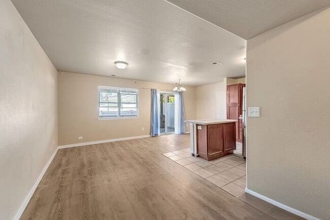 Building Photo - Spacious Multi-Level Townhome in Brookwillow