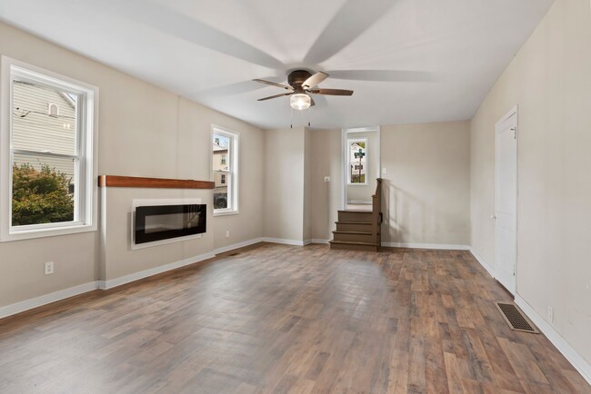 Building Photo - OPEN HOUSE –Thursday, June 5 fom 10:00 AM ...