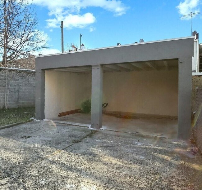 Building Photo - 37 St Pauls Ave