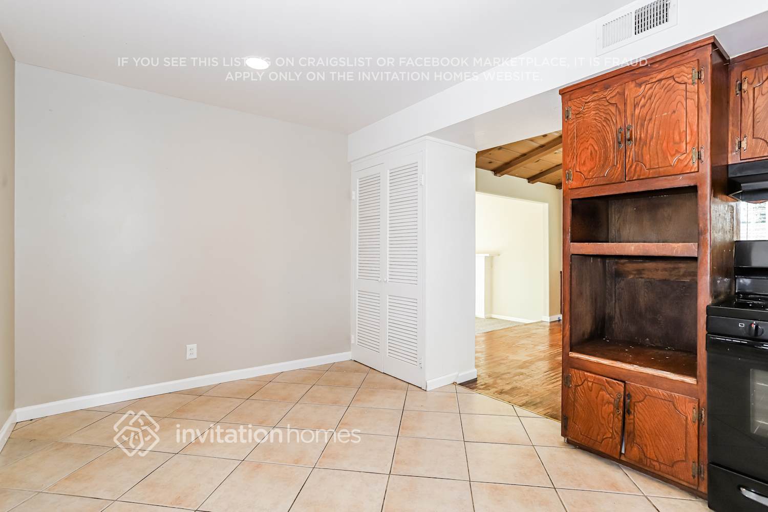 Building Photo - 640 W El Camino Ave