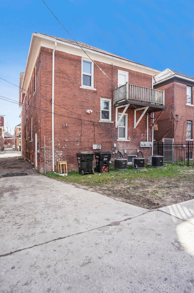 Building Photo - 3800 Tyler St