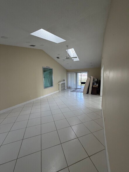 Building Photo - 19323 Carolina Cir