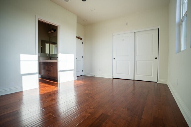 Building Photo - Exceptional estate Located In the highly desirable College Park Community.