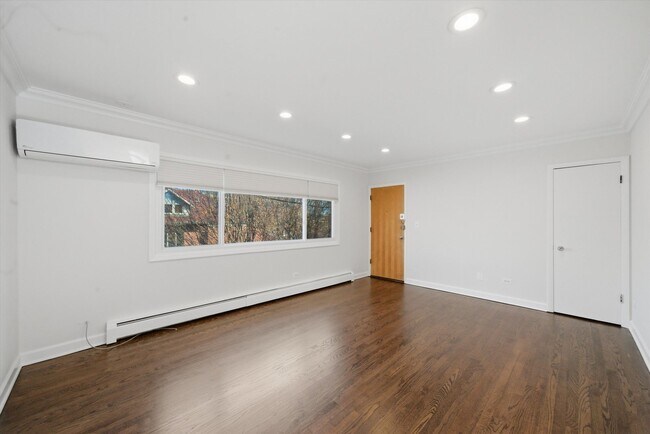 Building Photo - 1331 W Chase Ave