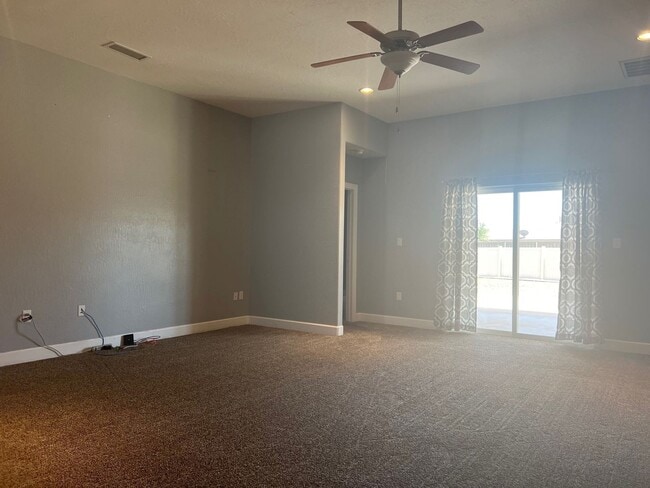 Building Photo - 1204 Sorrento Dr