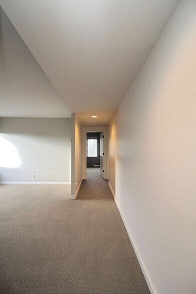 Building Photo - 2309 SW 1st Ave