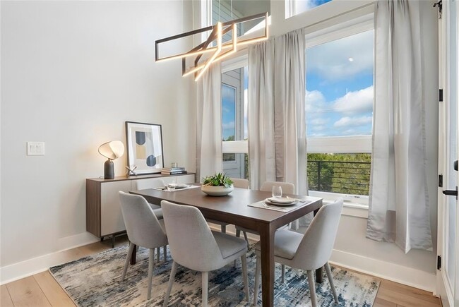 Building Photo - 300 Summit Ridge Dr N