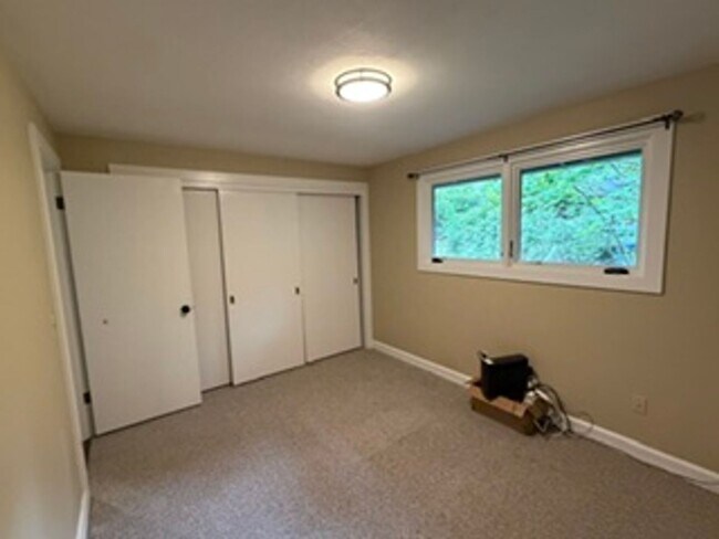 Building Photo - Charming, Spacious, Updated Home in Lake Oswego!