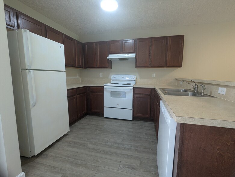 Building Photo - 128 Plantation Point Dr