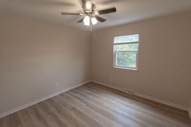 Building Photo - 1915 Mirtle Grove Ct