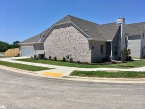 Building Photo - 203 N Powderhorn Dr