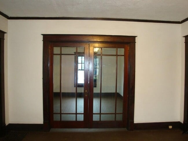 Building Photo - 2 Bedroom 1 bath home