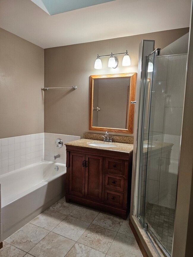 Building Photo - 2017 Thornwood Cir