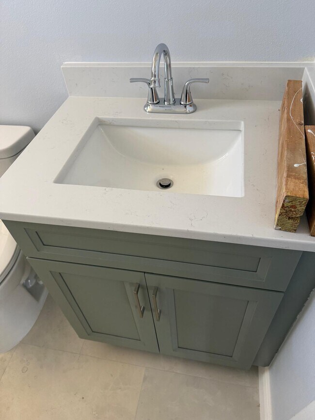 Building Photo - 1560 SE Royal Green Cir