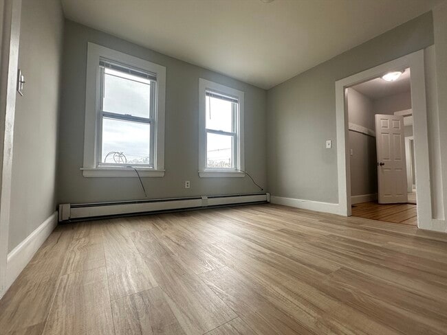 Building Photo - 159 E Central St