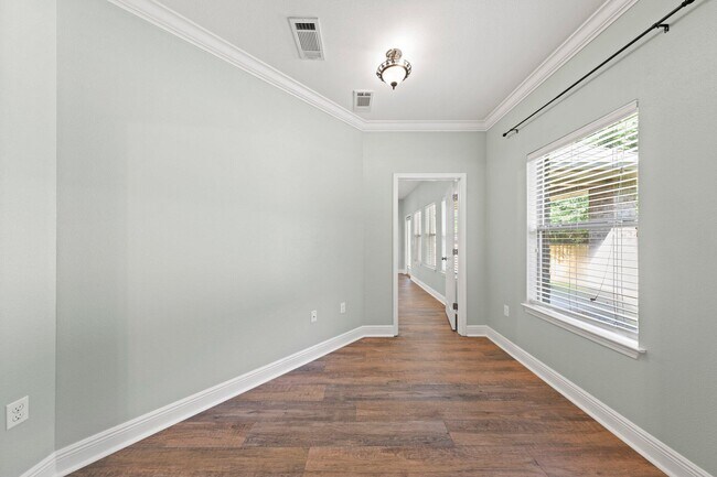 Building Photo - 208 Foxchase Way