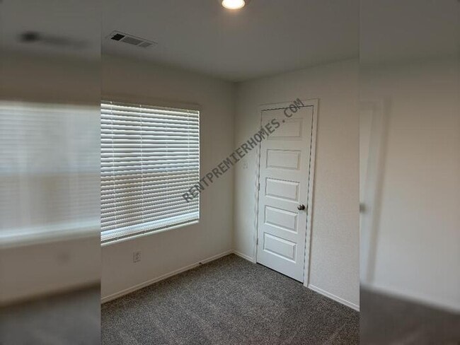 Building Photo - 102 Powder River Dr