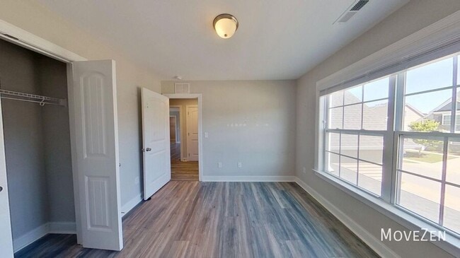 Building Photo - 1136 Valley Dale Dr