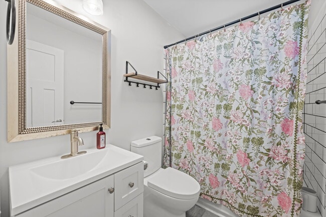 Building Photo - 6115 Gondolier Dr