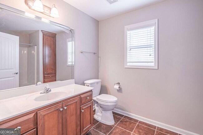Building Photo - 5660 Crest Hill Dr NE