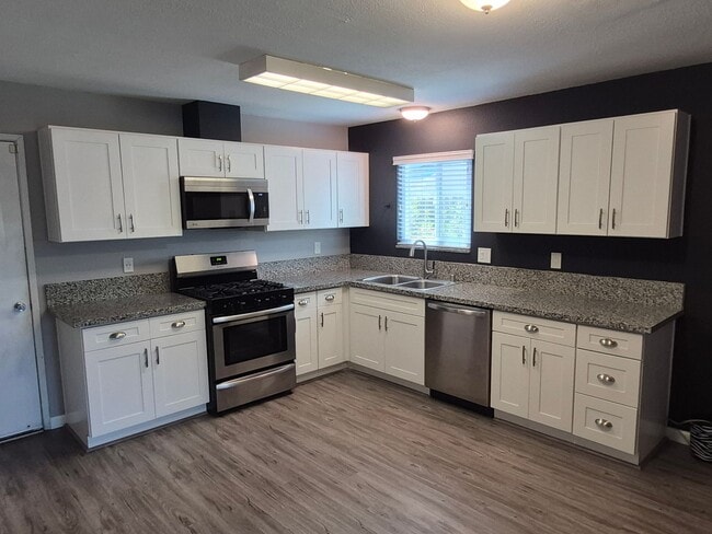 Building Photo - 3 Bedroom Orangevale Home