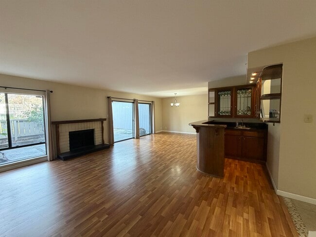 Building Photo - 5143 Oakdale Ct