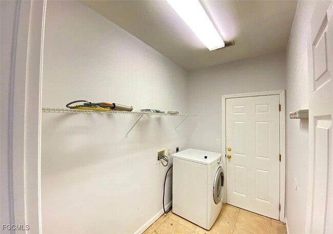 Building Photo - 428 Chamonix Ave S