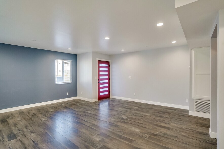 Building Photo - 5258 Oakland St