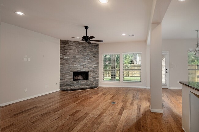 Building Photo - 8858 Van Allen Dr