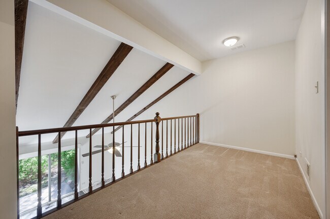 Building Photo - 1525 Columbia Ct