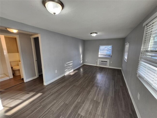 Building Photo - 4611 N Hubert Ave