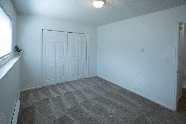 Building Photo - Single Family Home for Rent in Rifle