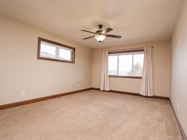 Building Photo - 1745 Golf Dr